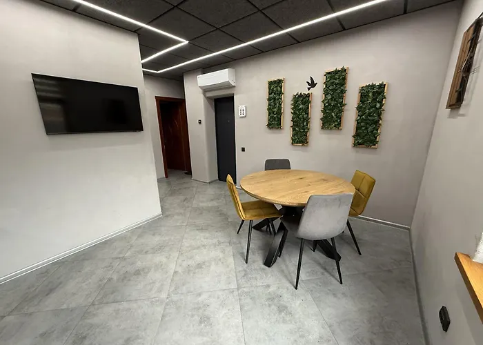 Brivibas - South / North, Free Privat Parking, Free Wifi, Self Check-in