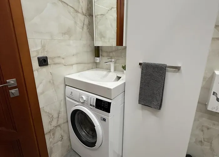 Brivibas - South / North, Free Privat Parking, Free Wifi, Self Check-in