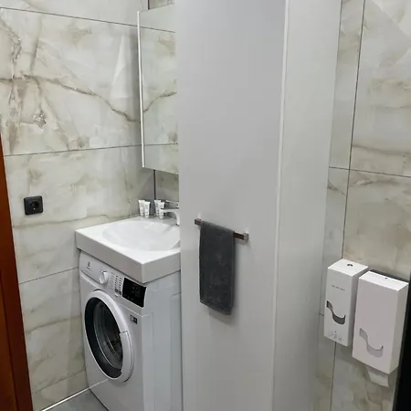 Brivibas - South / North, Free Privat Parking, Free Wifi, Self Check-in *