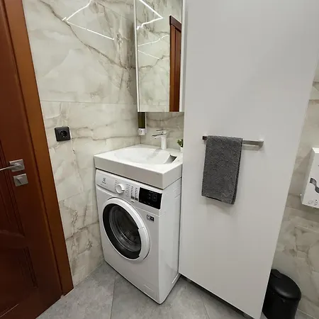 Brivibas - South / North, Free Privat Parking, Free Wifi, Self Check-in