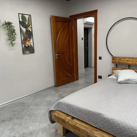 Brivibas - South / North, Free Privat Parking, Free Wifi, Self Check-in Apartment *